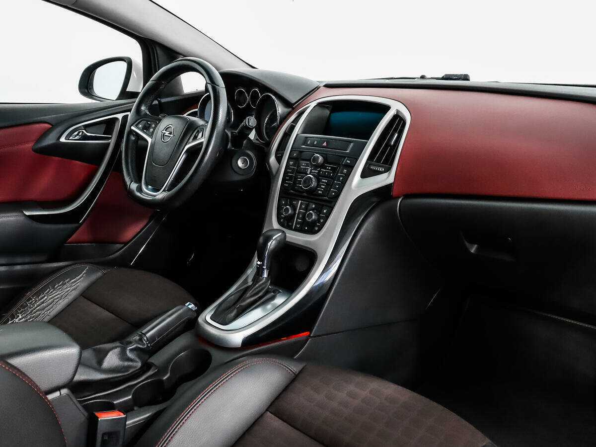 Opel Astra 2012 года с пробегом. Фото: #10