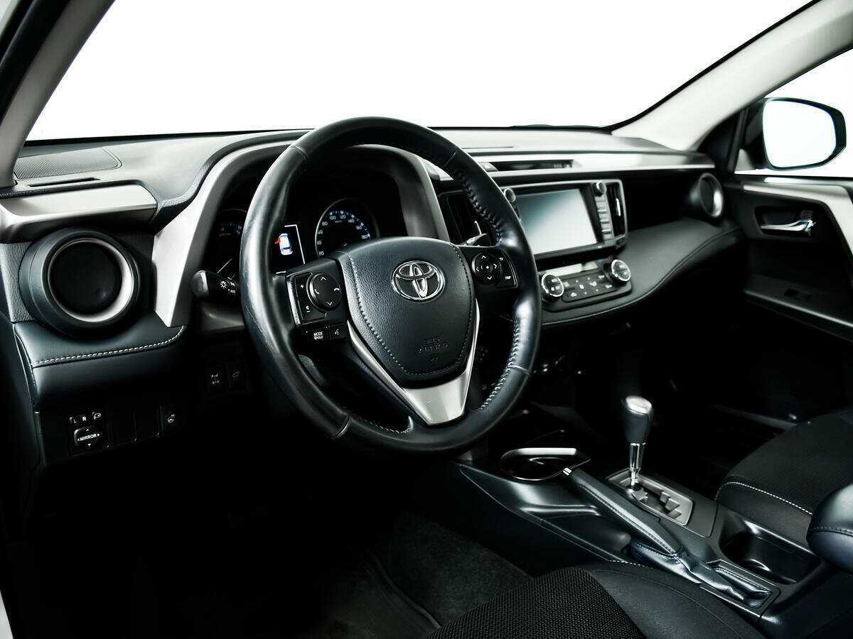 Toyota RAV4 2018 года с пробегом. Фото: #12
