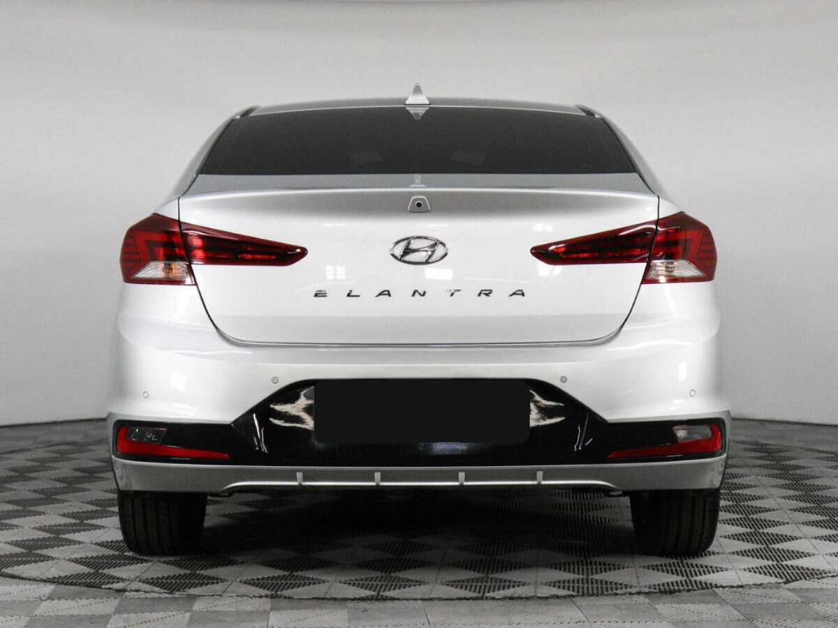 Hyundai Elantra 2019 года с пробегом. Фото: #5