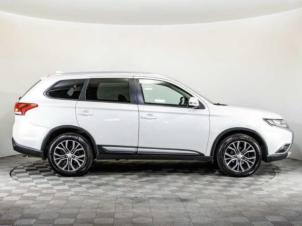 Mitsubishi Outlander 2017 года с пробегом. Фото: #3