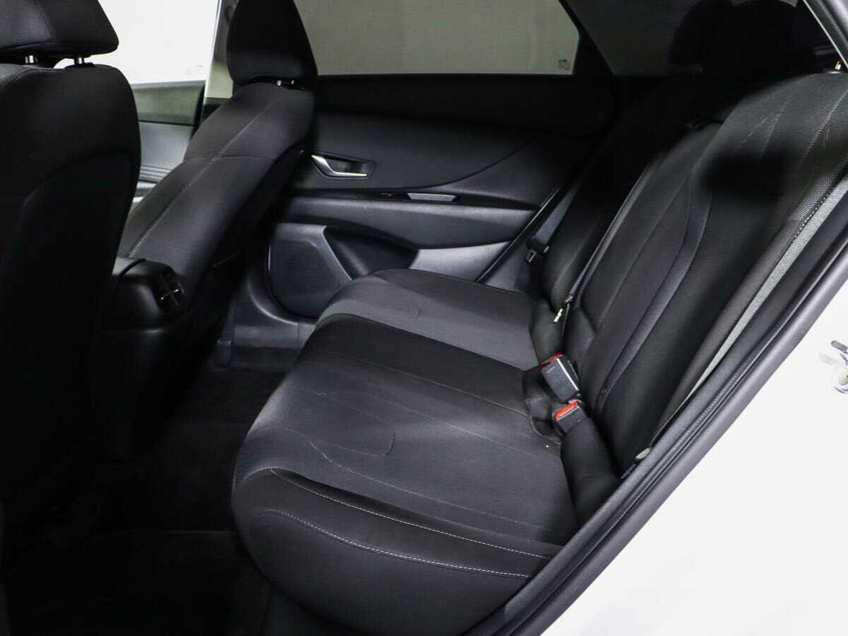 Hyundai Elantra 2021 года с пробегом. Фото: #9