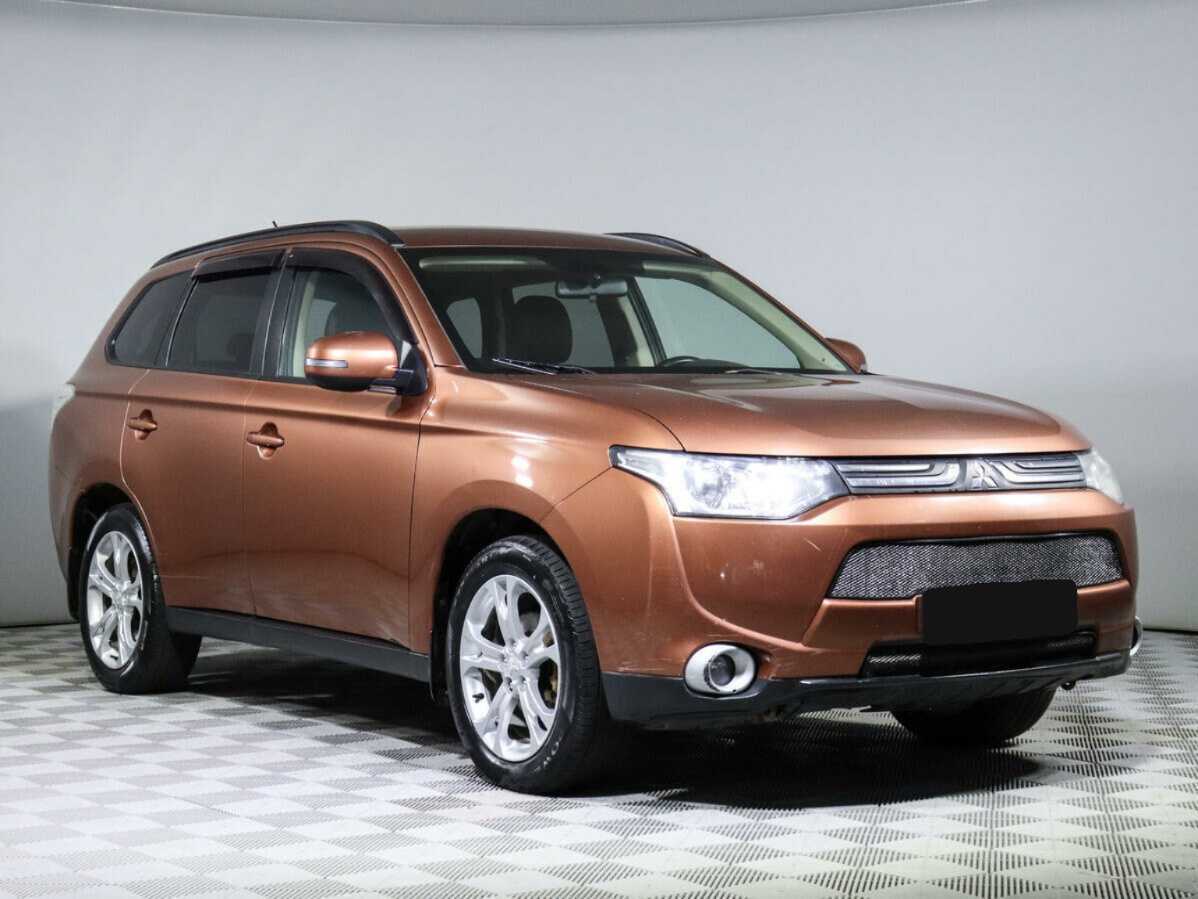 Mitsubishi Outlander 2012 года с пробегом. Фото: #2