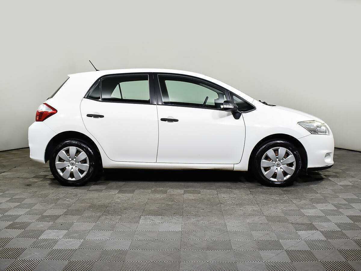 Toyota Auris 2012 года с пробегом. Фото: #2