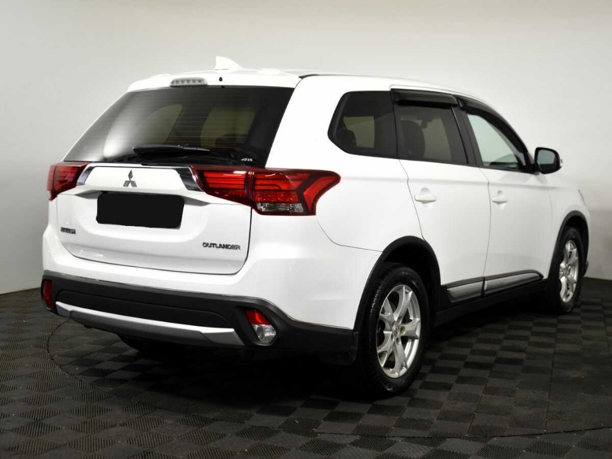 Mitsubishi Outlander 2017 года с пробегом. Фото: #3