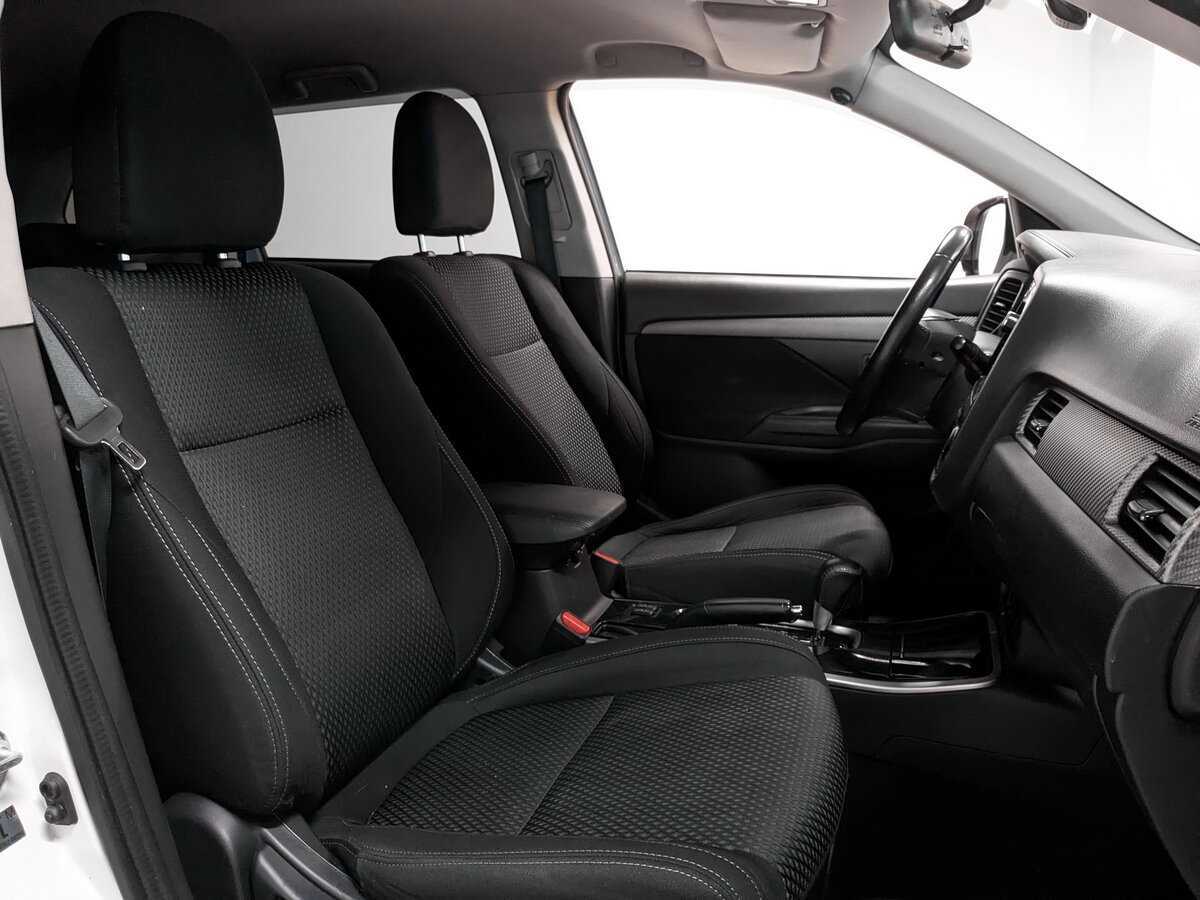 Mitsubishi Outlander 2017 года с пробегом. Фото: #21