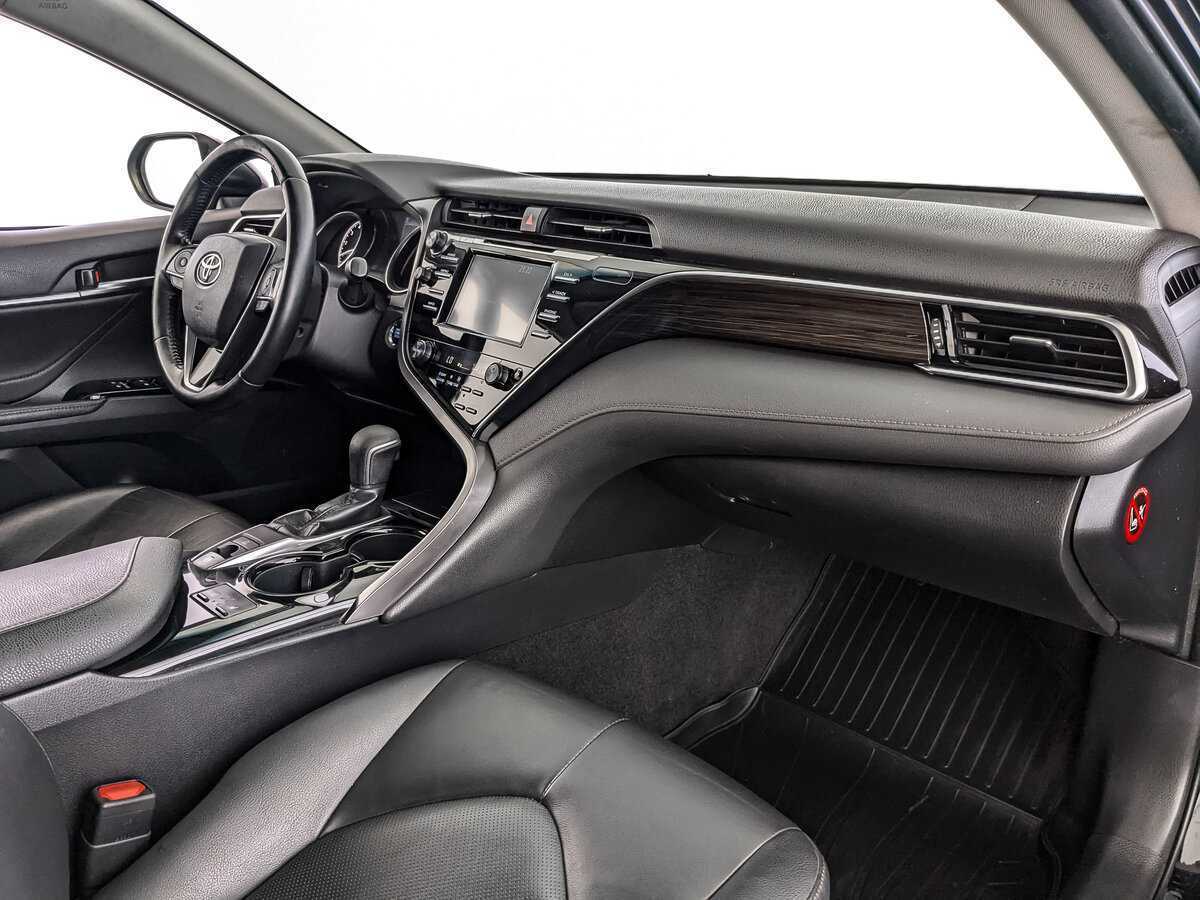 Toyota Camry 2019 года с пробегом. Фото: #8