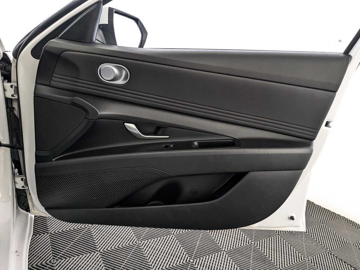 Hyundai Elantra 2021 года с пробегом. Фото: #20