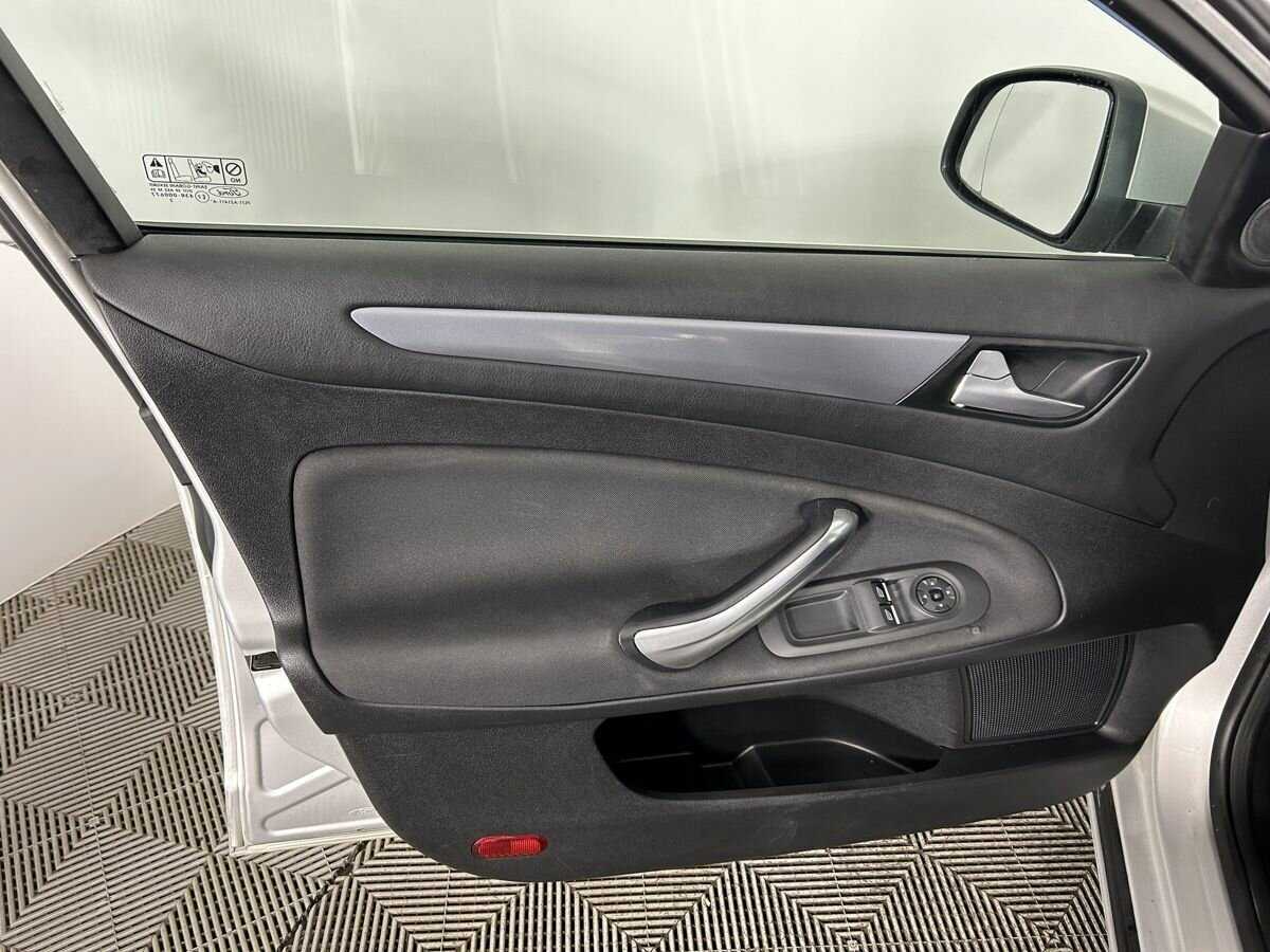 Ford Mondeo 2012 года с пробегом. Фото: #7