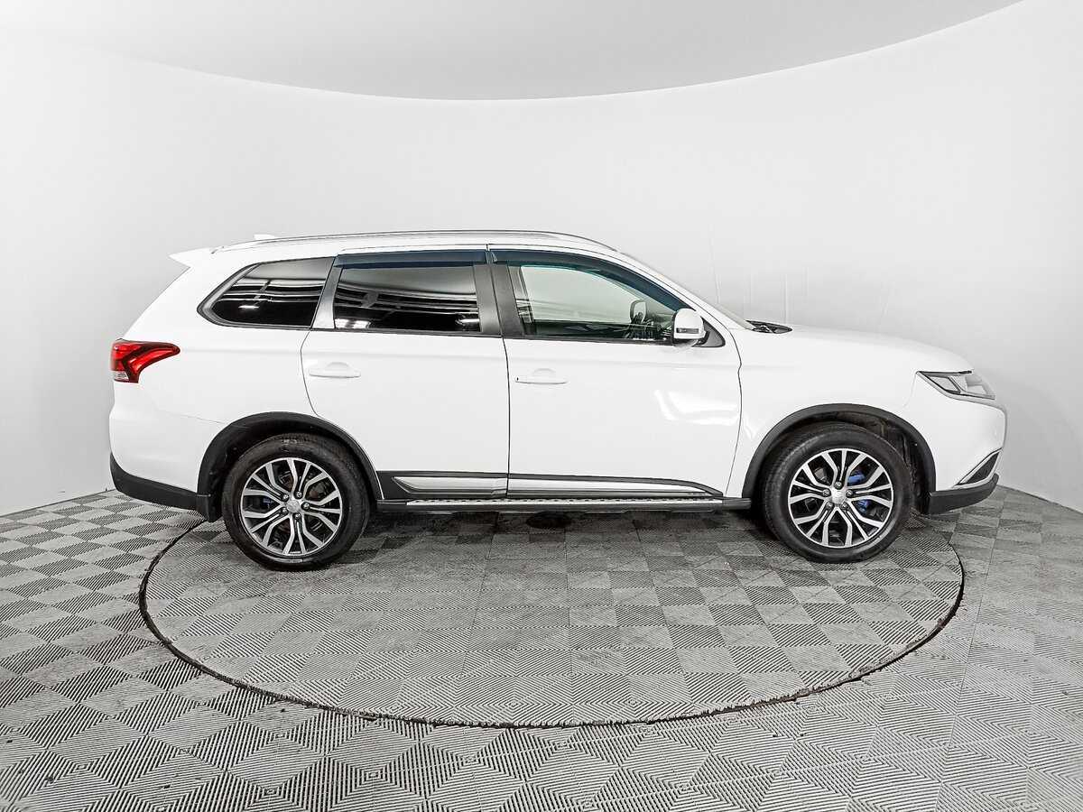 Mitsubishi Outlander 2018 года с пробегом. Фото: #3