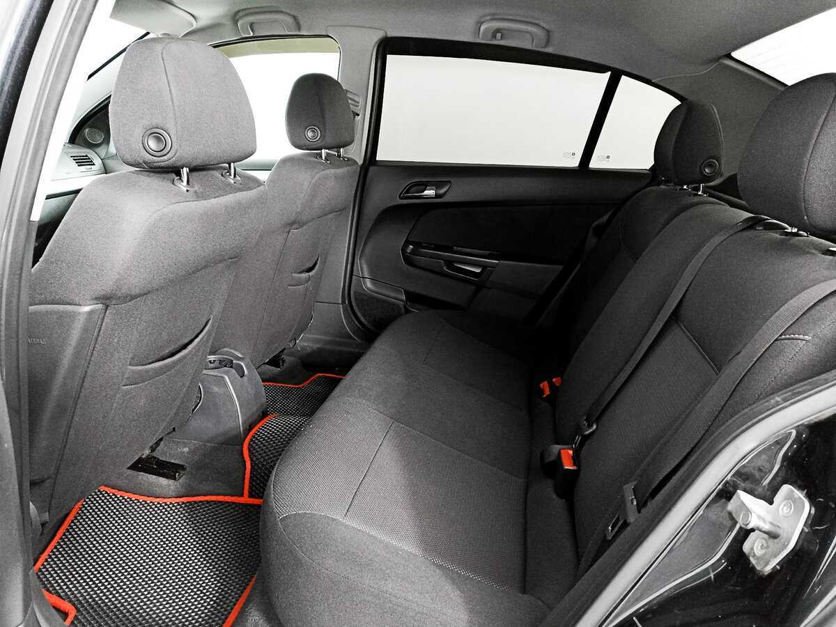 Opel Astra 2012 года с пробегом. Фото: #9