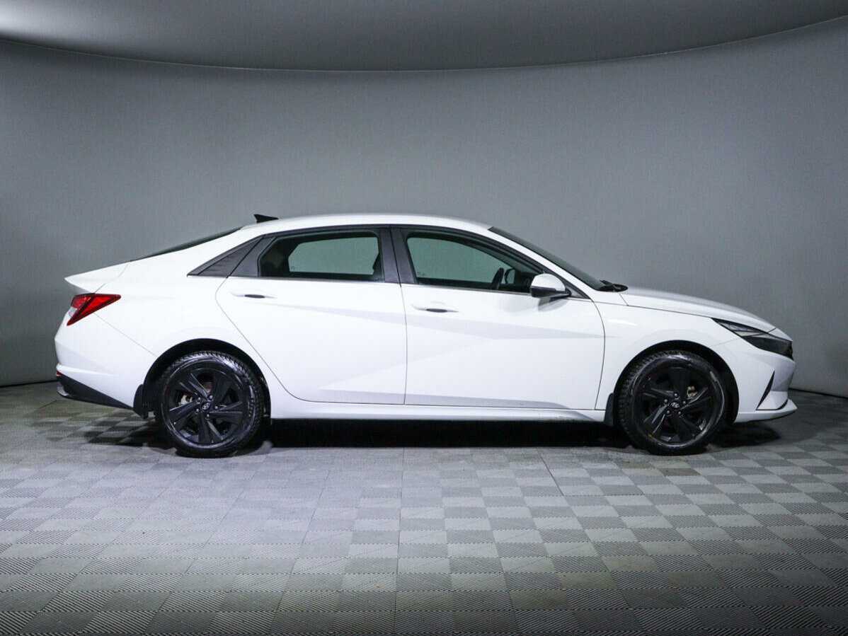 Hyundai Elantra 2021 года с пробегом. Фото: #3
