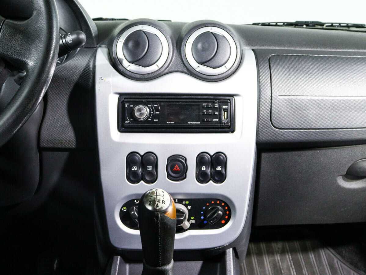 Renault Sandero 2012 года с пробегом. Фото: #12