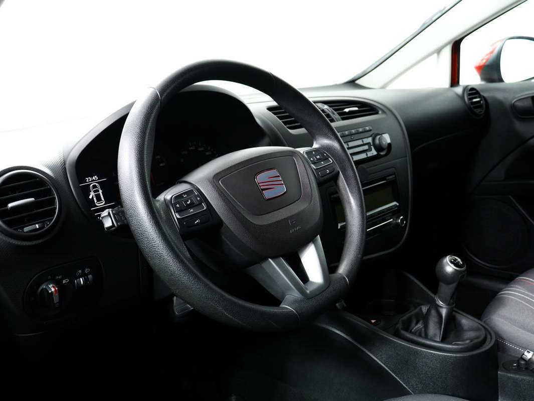 SEAT Leon 2012 года с пробегом. Фото: #12