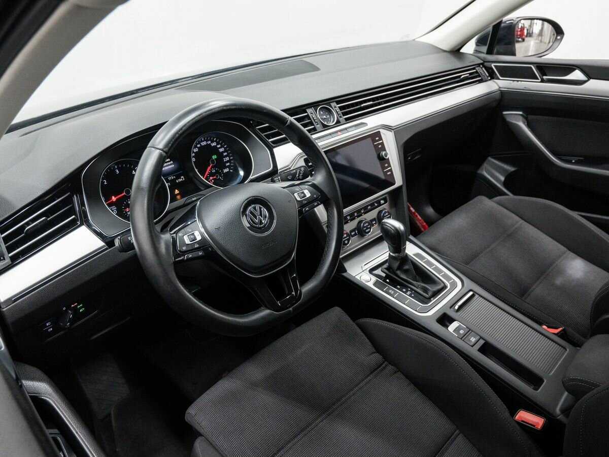 Volkswagen Passat 2018 года с пробегом. Фото: #12