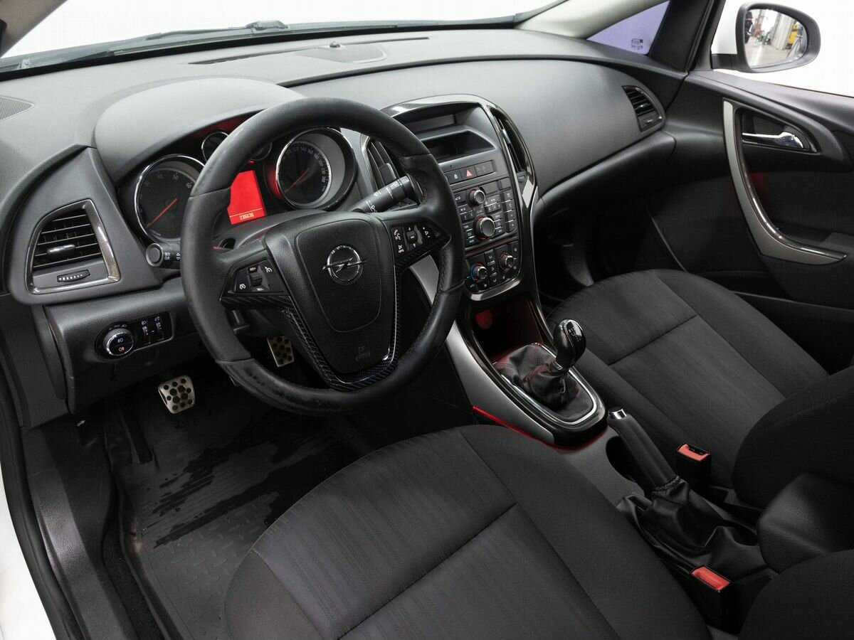 Opel Astra 2013 года с пробегом. Фото: #6