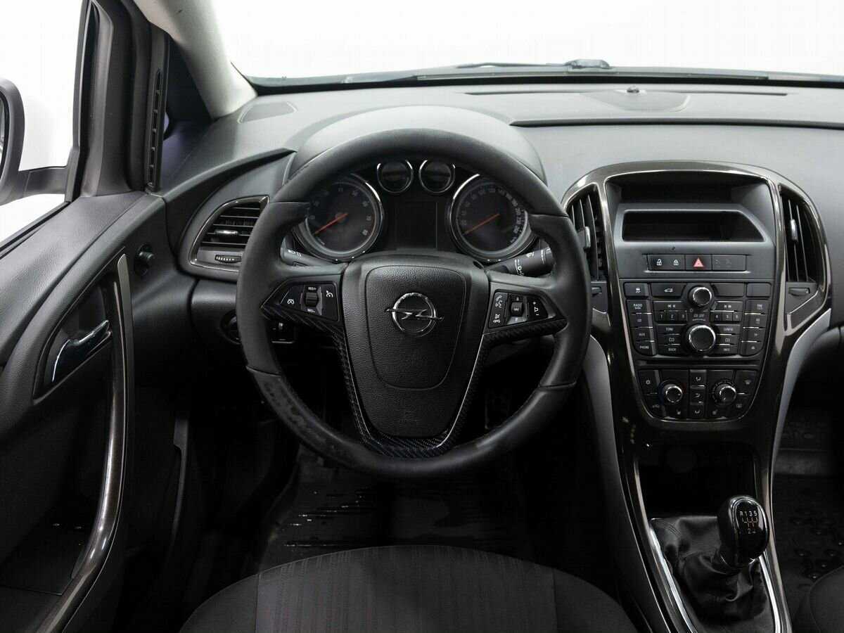 Opel Astra 2013 года с пробегом. Фото: #13