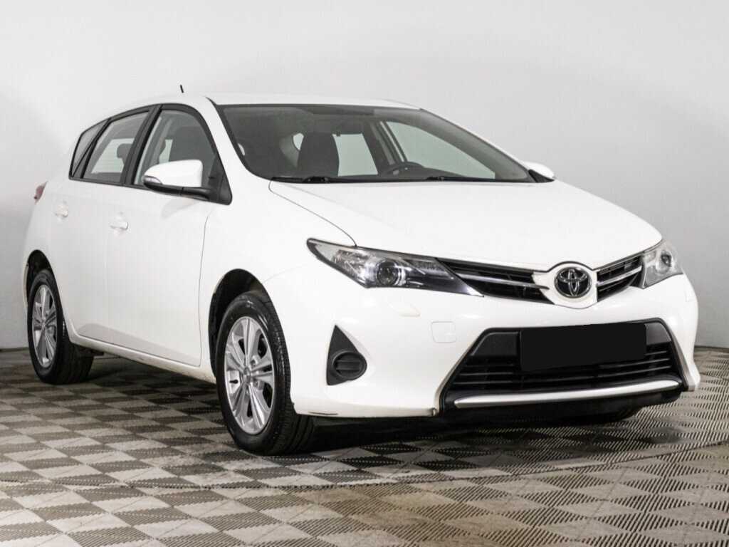 Toyota Auris 2014 года с пробегом. Фото: #2