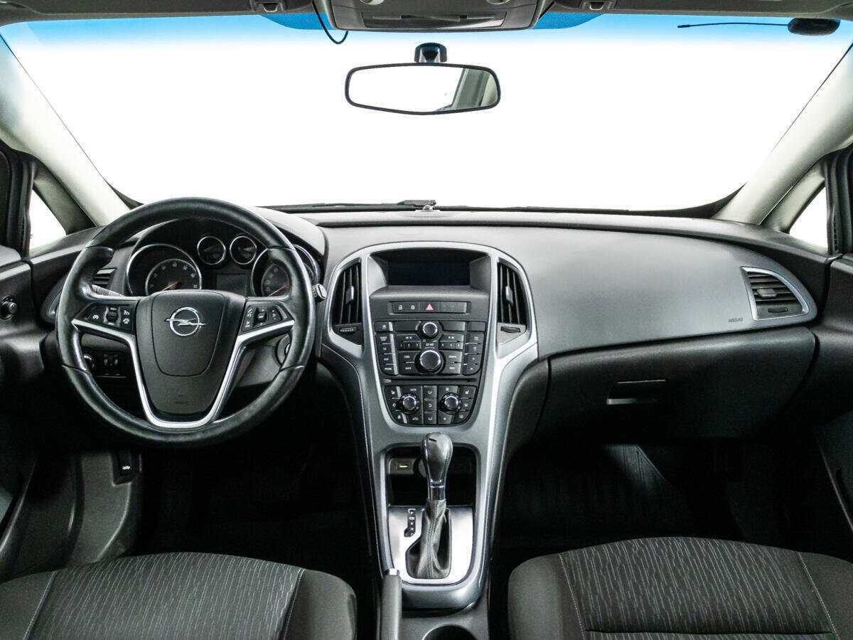 Opel Astra 2013 года с пробегом. Фото: #12