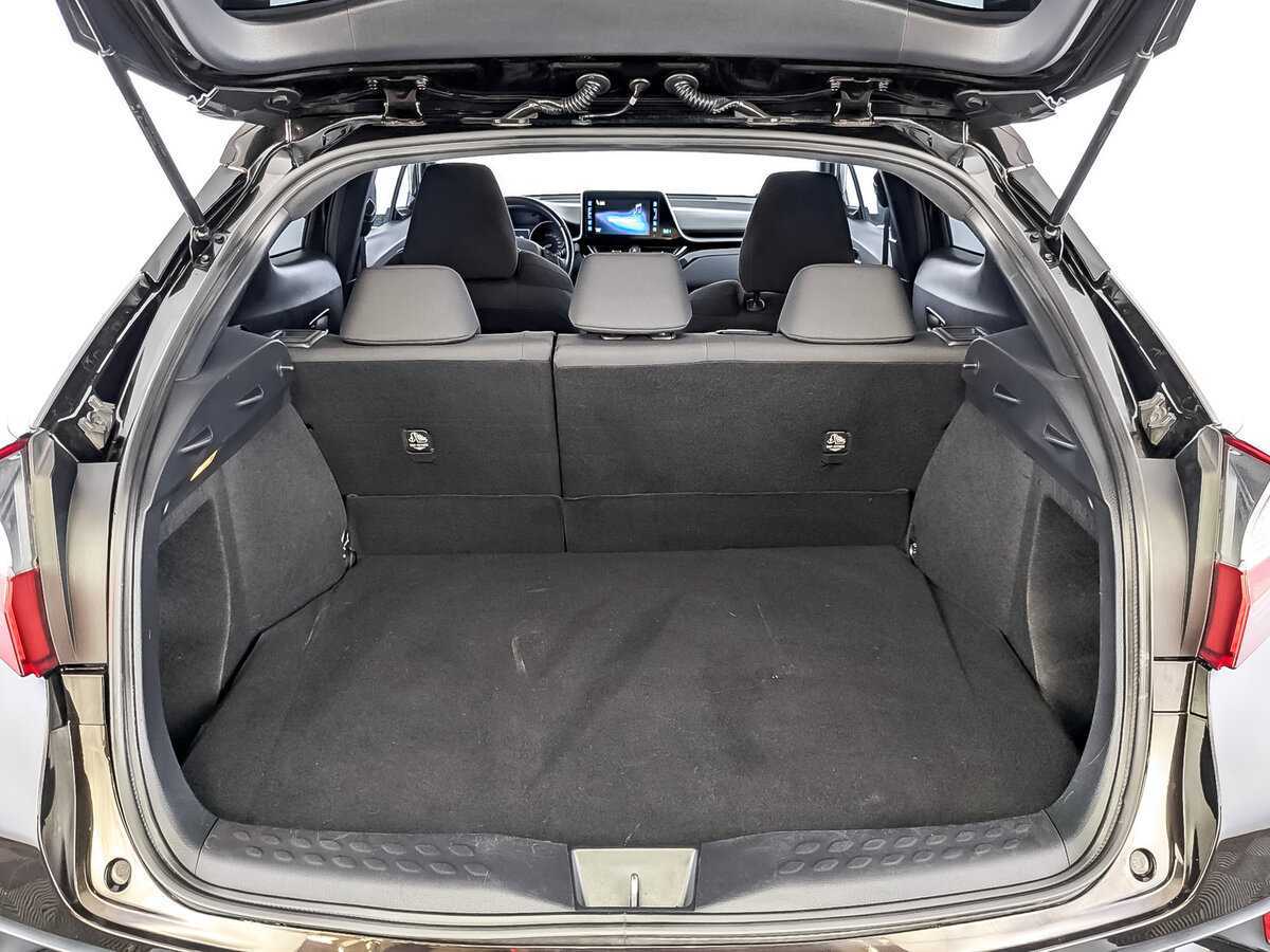 Toyota C-HR 2019 года с пробегом. Фото: #9