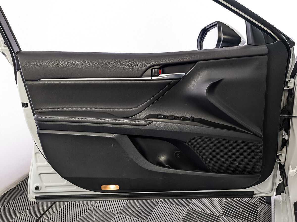 Toyota Camry 2021 года с пробегом. Фото: #18