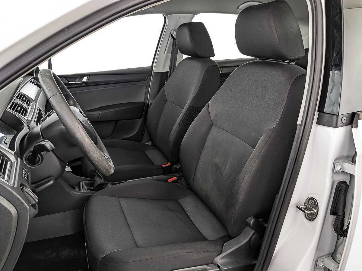 Skoda Rapid 2019 года с пробегом. Фото: #19