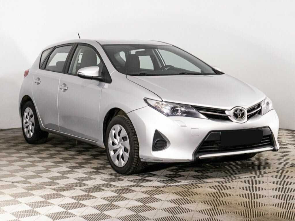 Toyota Auris 2013 года с пробегом. Фото: #2