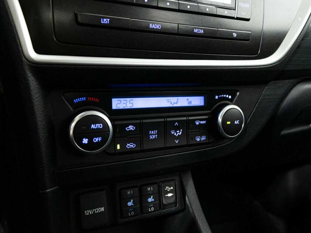 Toyota Auris 2013 года с пробегом. Фото: #14