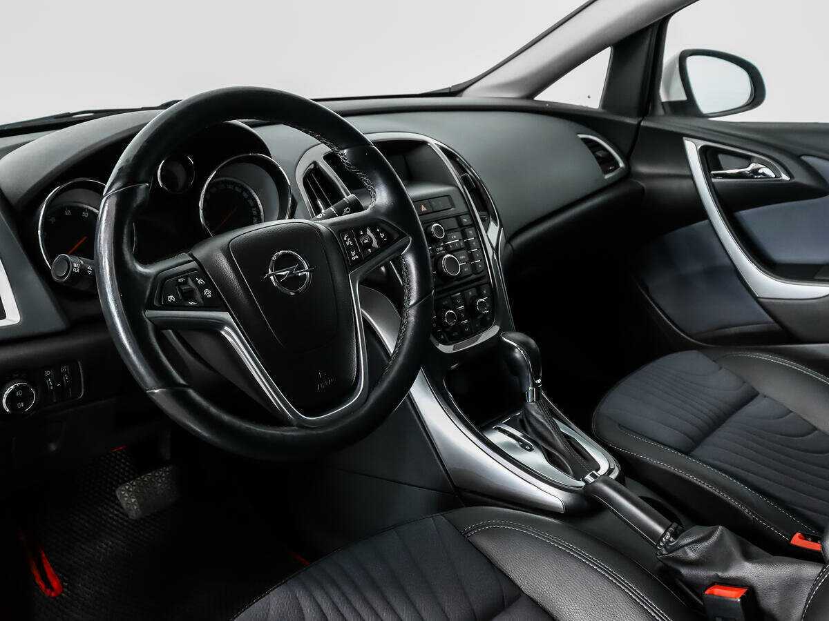 Opel Astra 2013 года с пробегом. Фото: #8