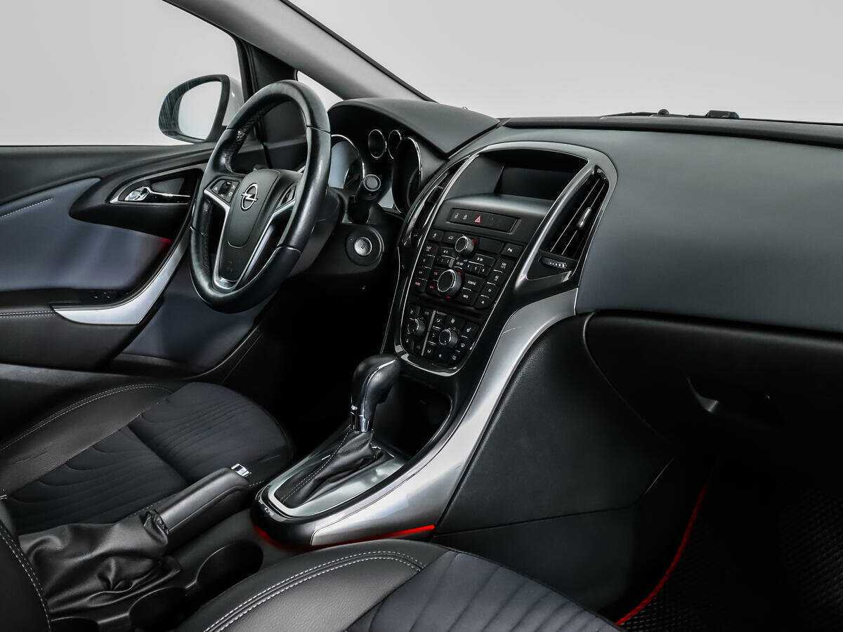 Opel Astra 2013 года с пробегом. Фото: #10