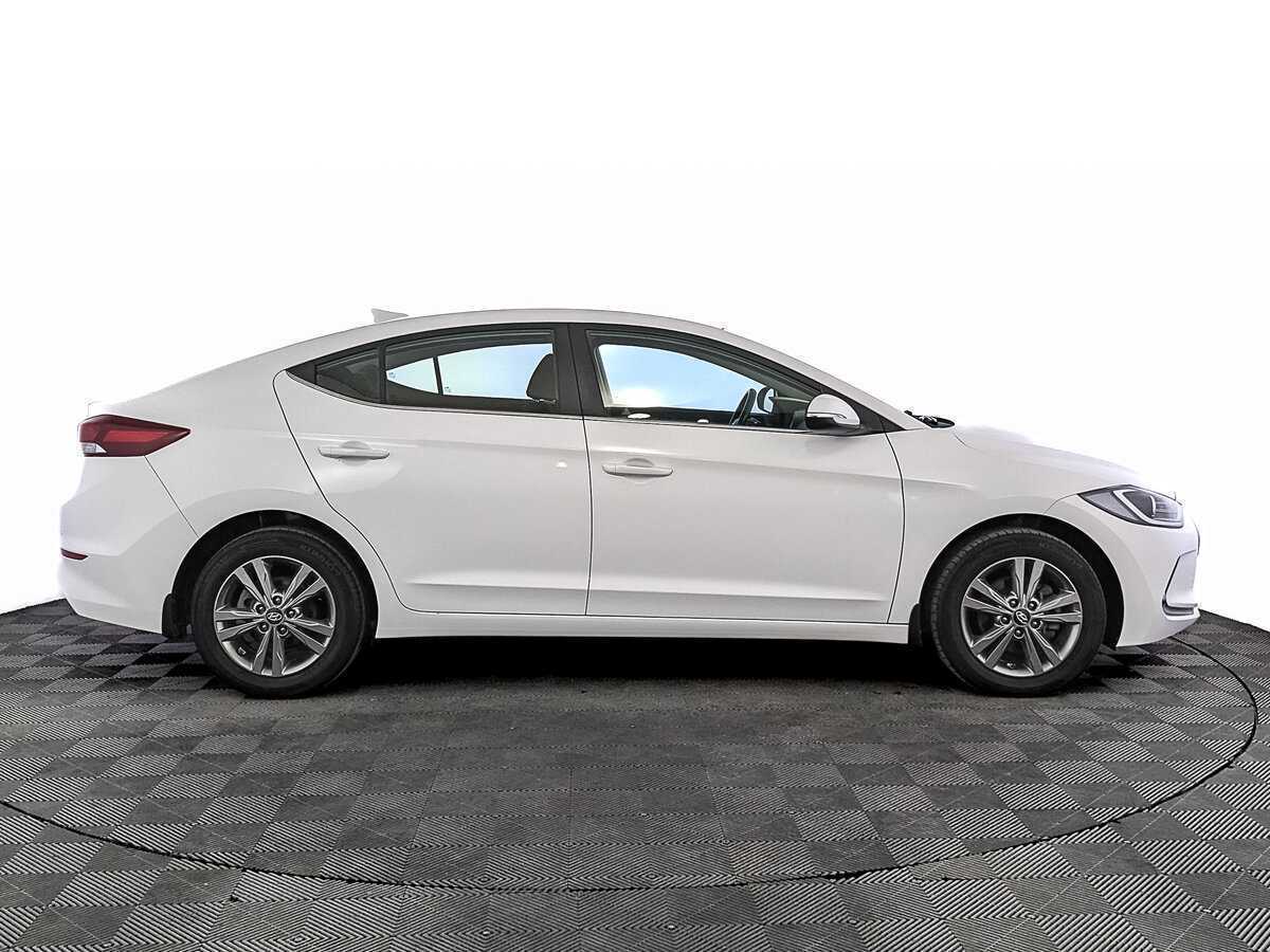 Hyundai Elantra 2018 года с пробегом. Фото: #3