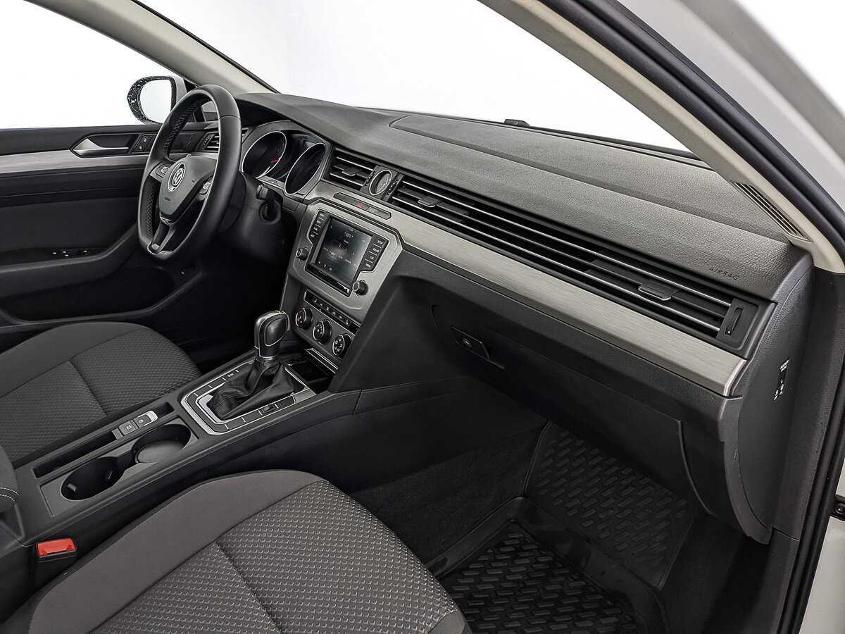 Volkswagen Passat 2017 года с пробегом. Фото: #12
