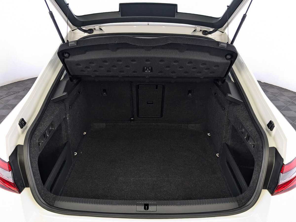 Skoda Superb 2018 года с пробегом. Фото: #9