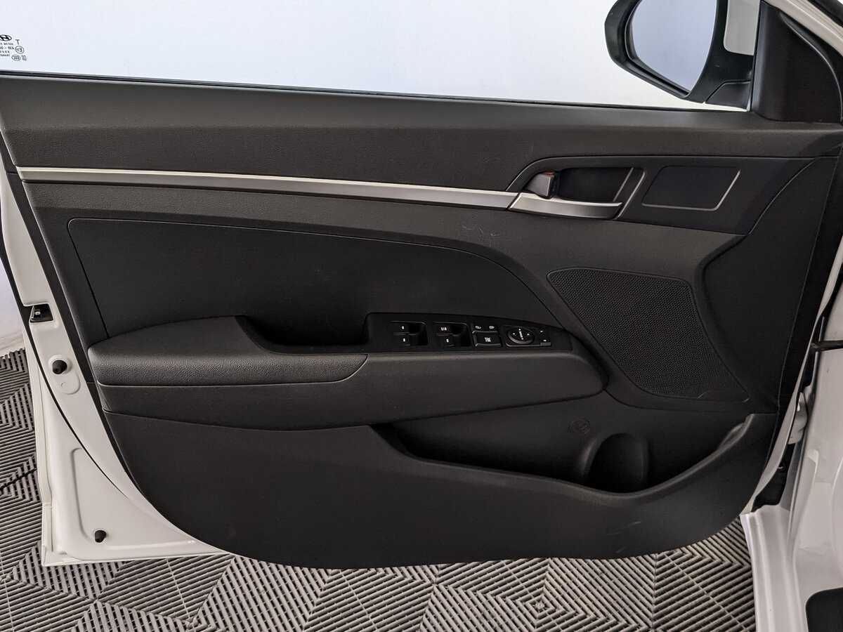 Hyundai Elantra 2019 года с пробегом. Фото: #18