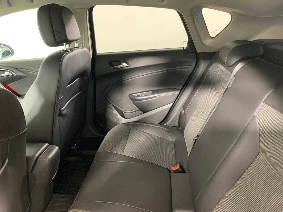 Opel Astra 2012 года с пробегом. Фото: #18