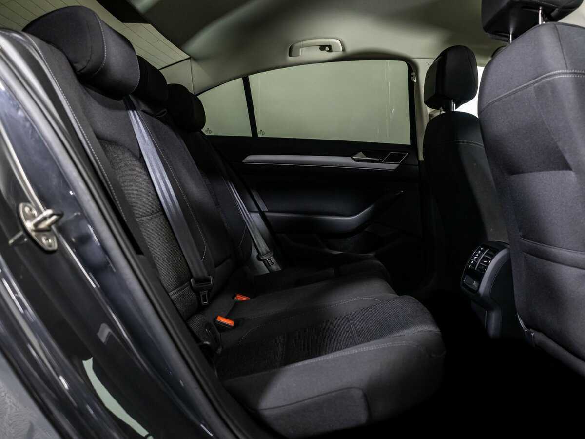 Volkswagen Passat 2018 года с пробегом. Фото: #8