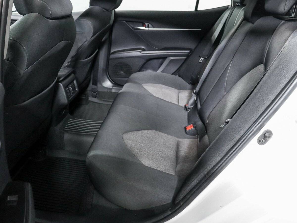 Toyota Camry 2021 года с пробегом. Фото: #7
