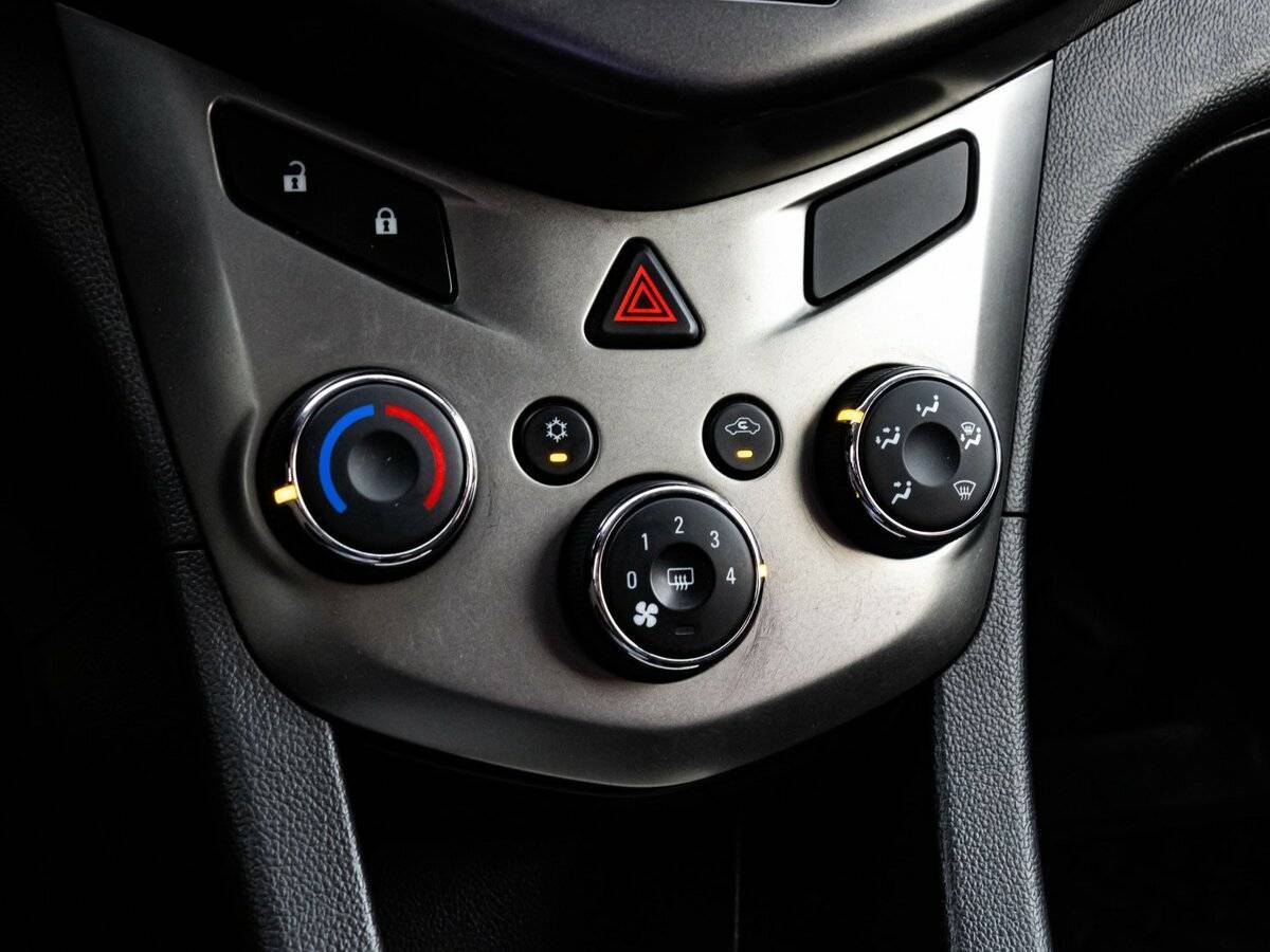 Chevrolet Aveo 2015 года с пробегом. Фото: #10