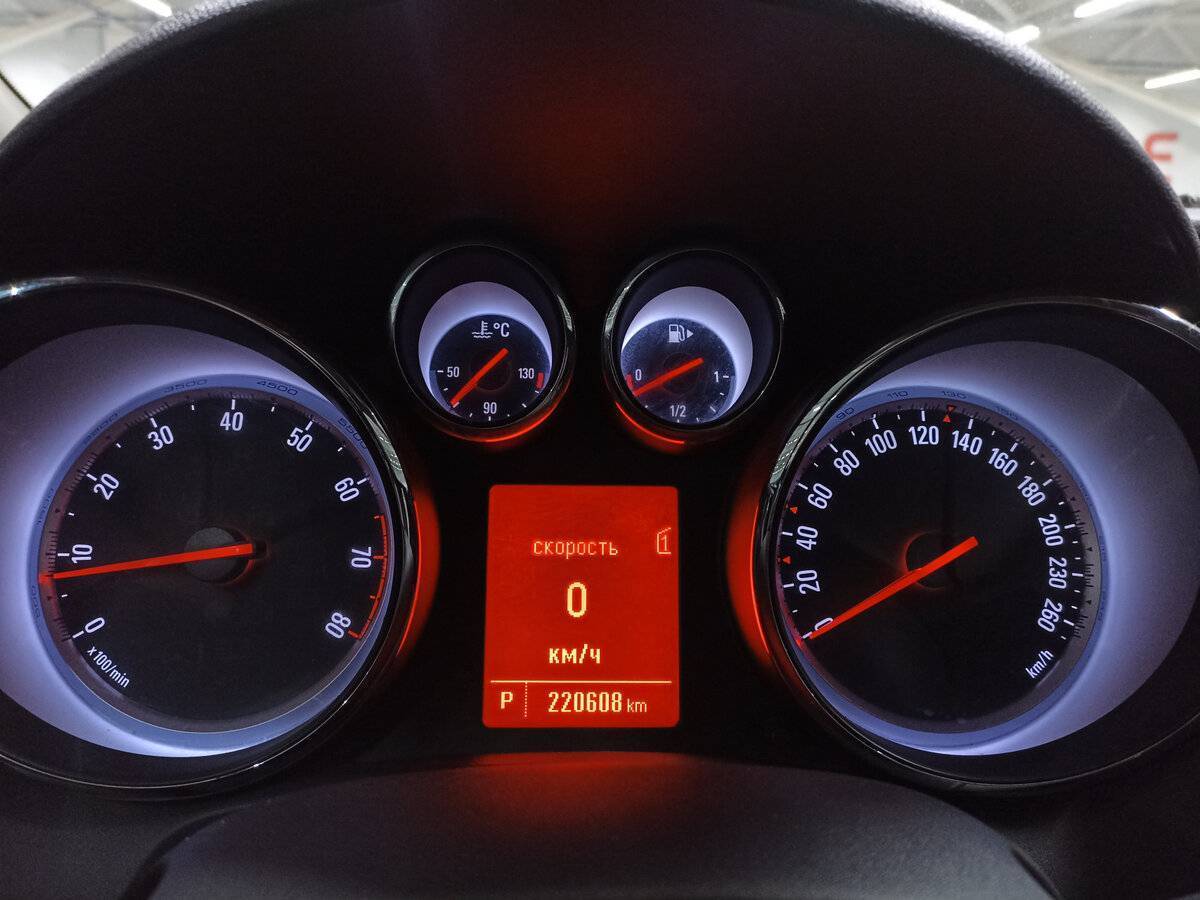 Opel Astra 2012 года с пробегом. Фото: #12