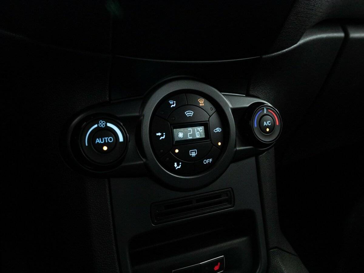 Ford Fiesta 2015 года с пробегом. Фото: #15