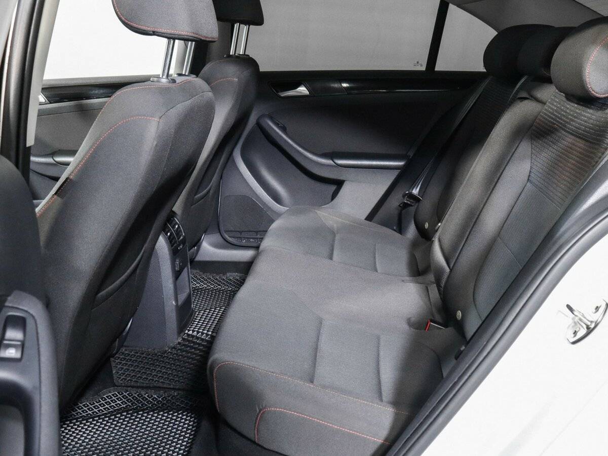 Volkswagen Jetta 2018 года с пробегом. Фото: #9