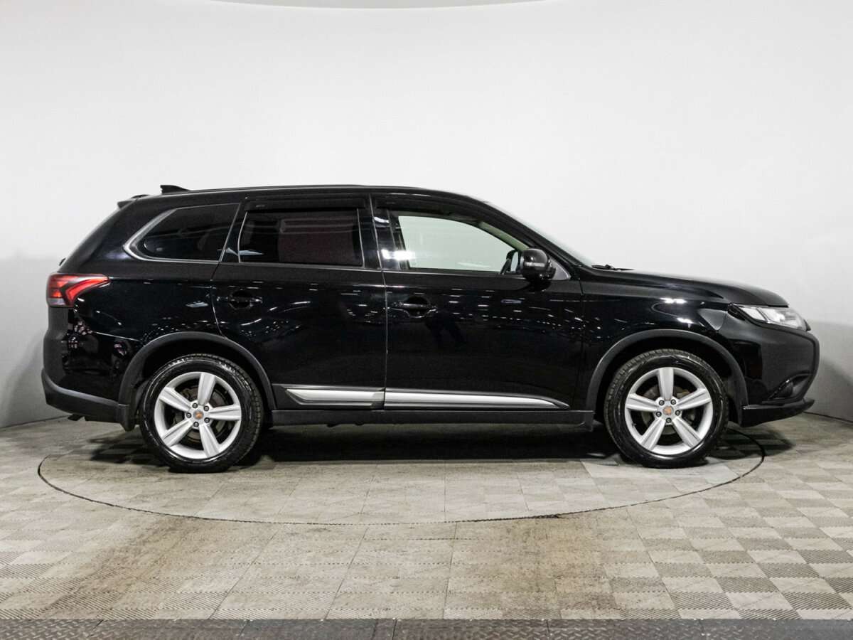 Mitsubishi Outlander 2017 года с пробегом. Фото: #3