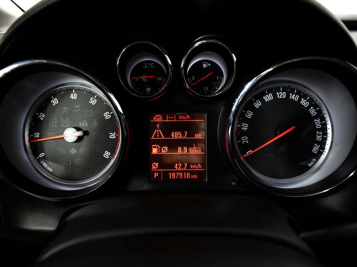 Opel Astra 2013 года с пробегом. Фото: #9