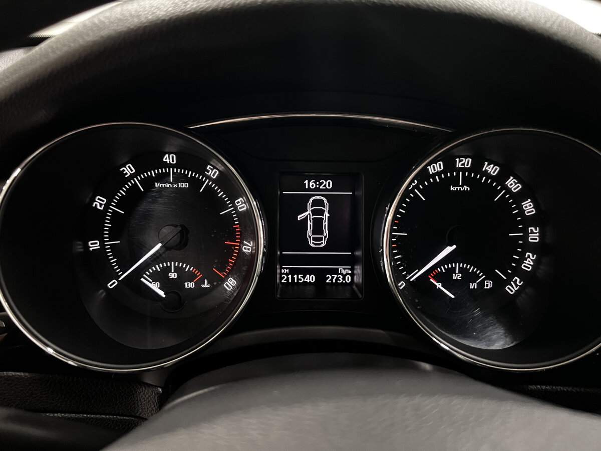 Skoda Superb 2014 года с пробегом. Фото: #12