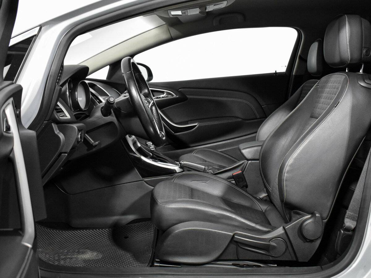 Opel Astra 2012 года с пробегом. Фото: #9