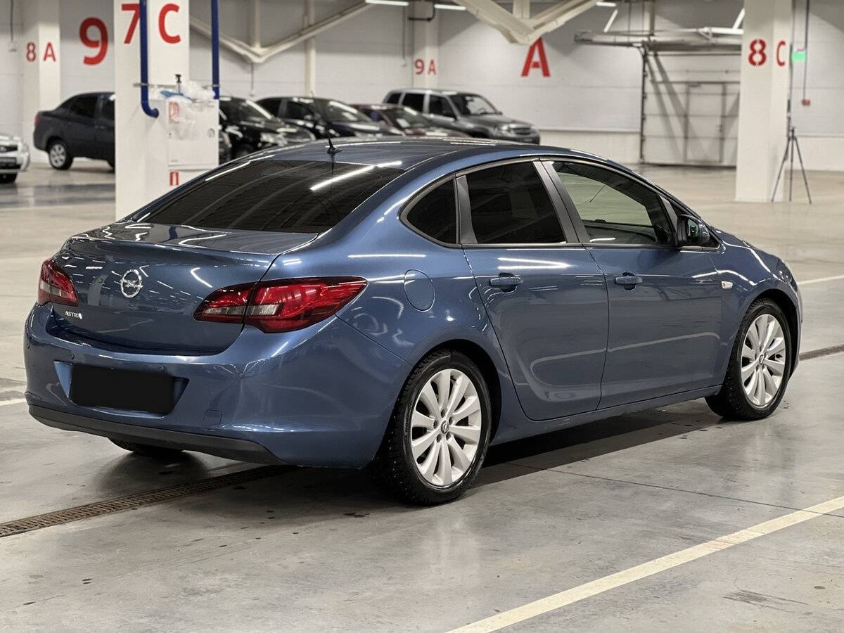 Opel Astra 2013 года с пробегом. Фото: #4