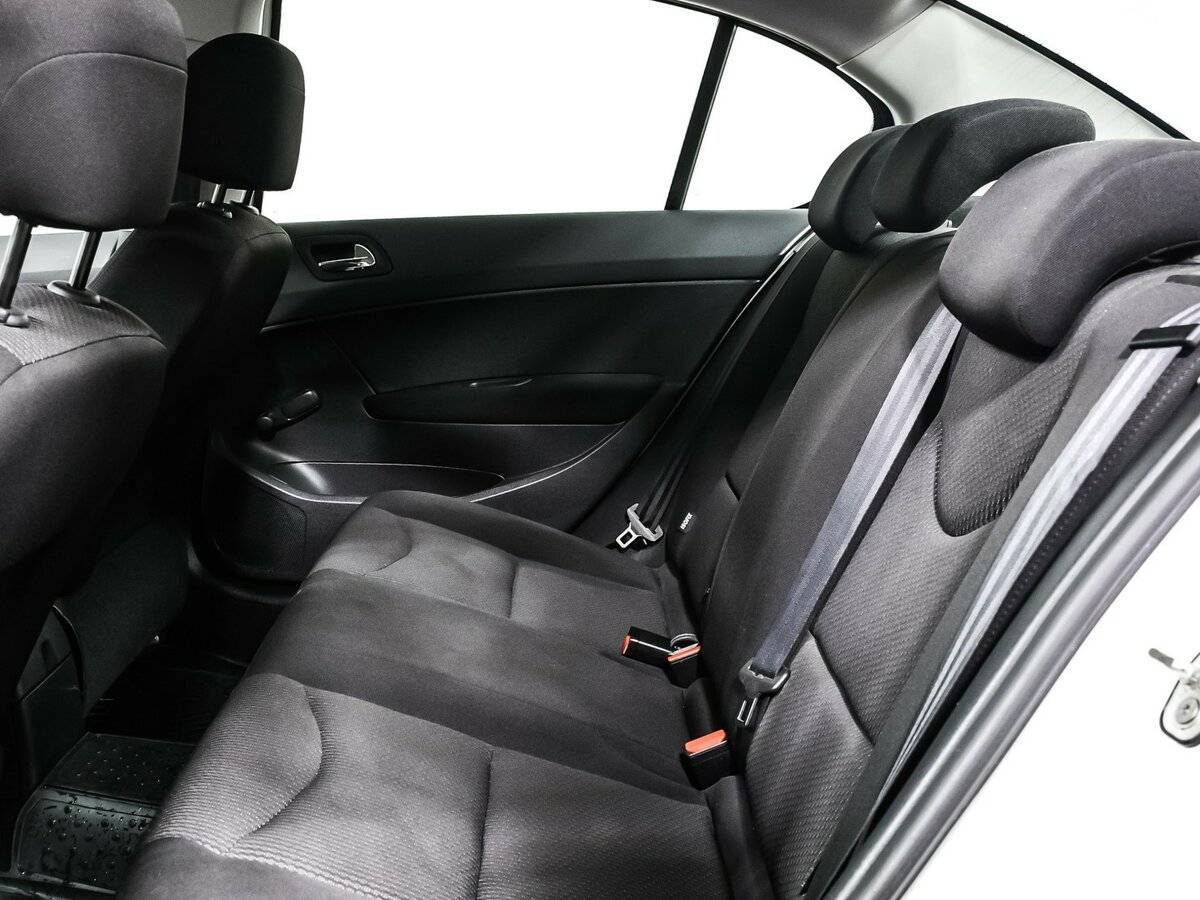 Peugeot 408 2012 года с пробегом. Фото: #12