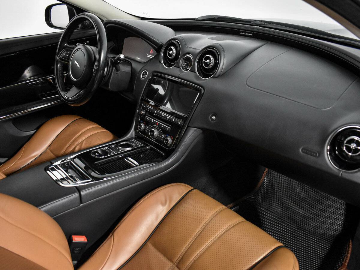 Jaguar XJ 2016 года с пробегом. Фото: #14