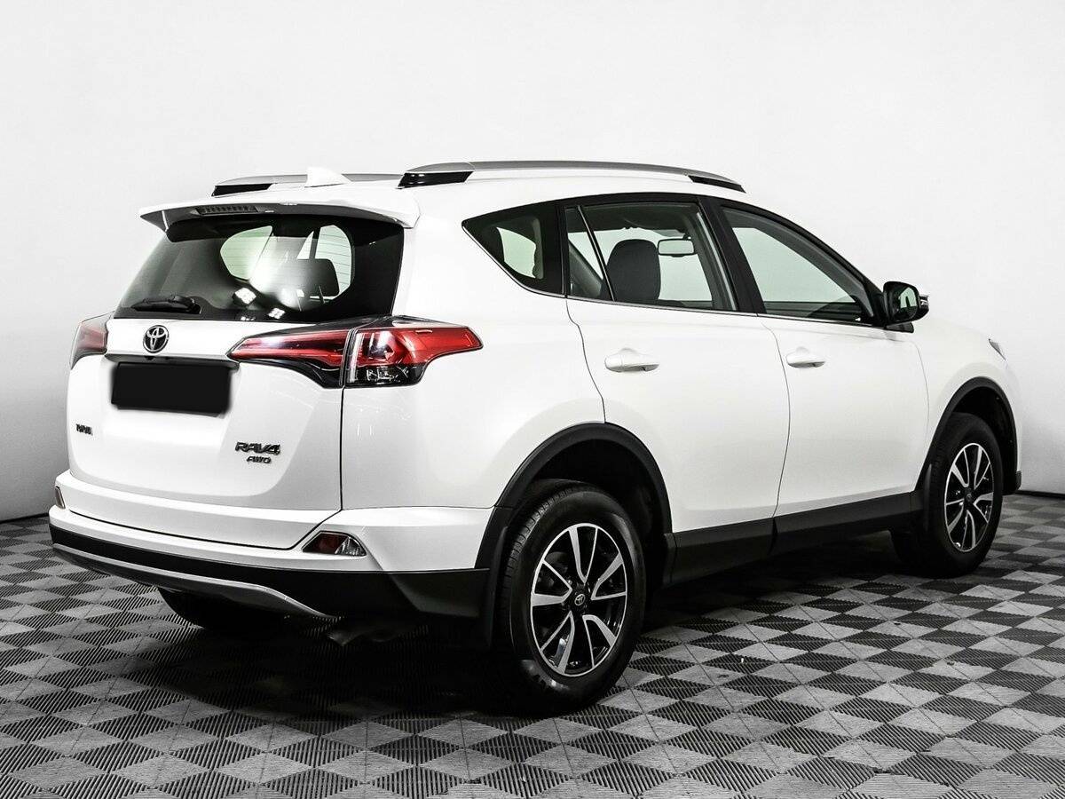 Toyota RAV4 2017 года с пробегом. Фото: #4