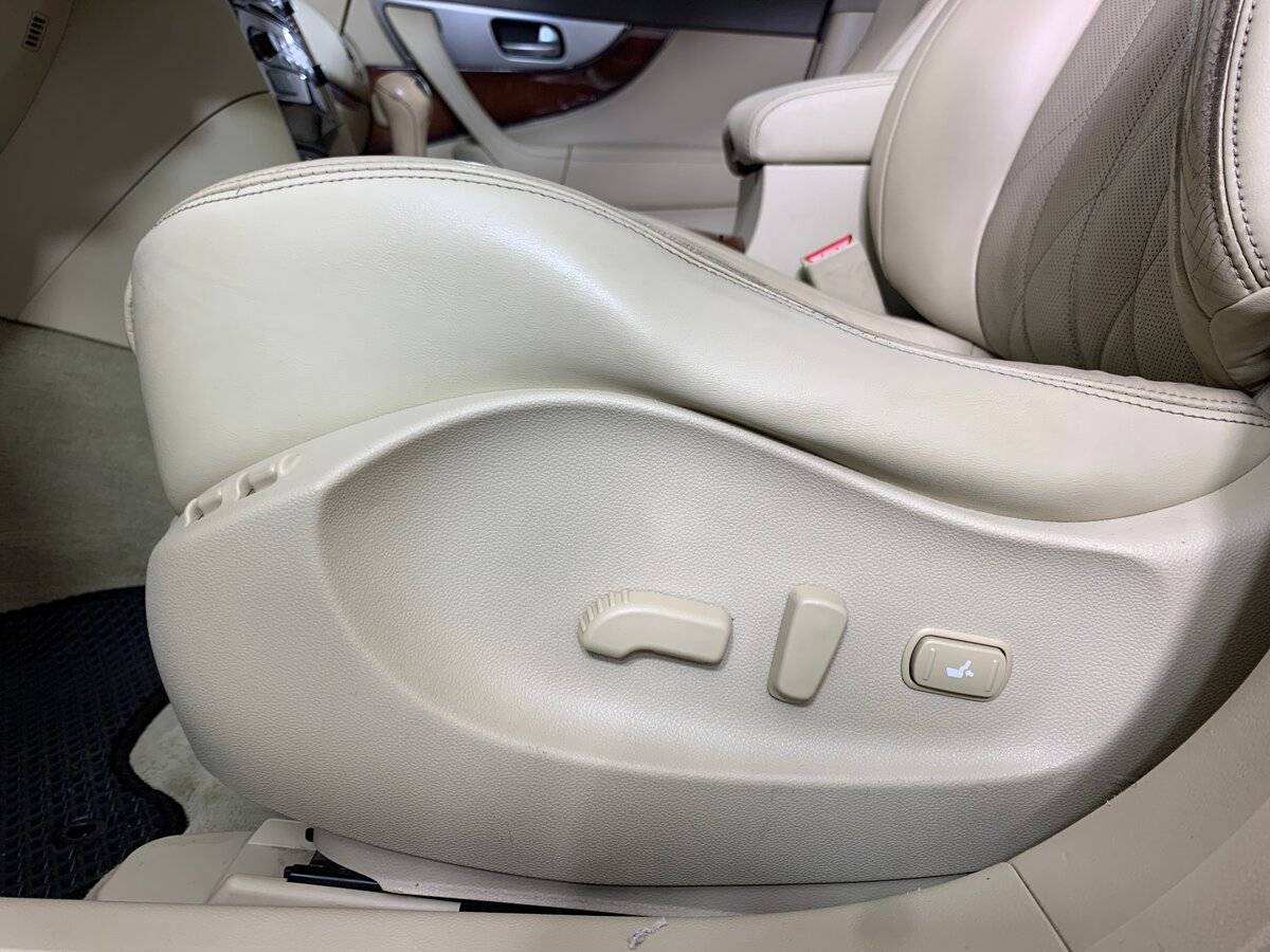 Infiniti FX 2012 года с пробегом. Фото: #16