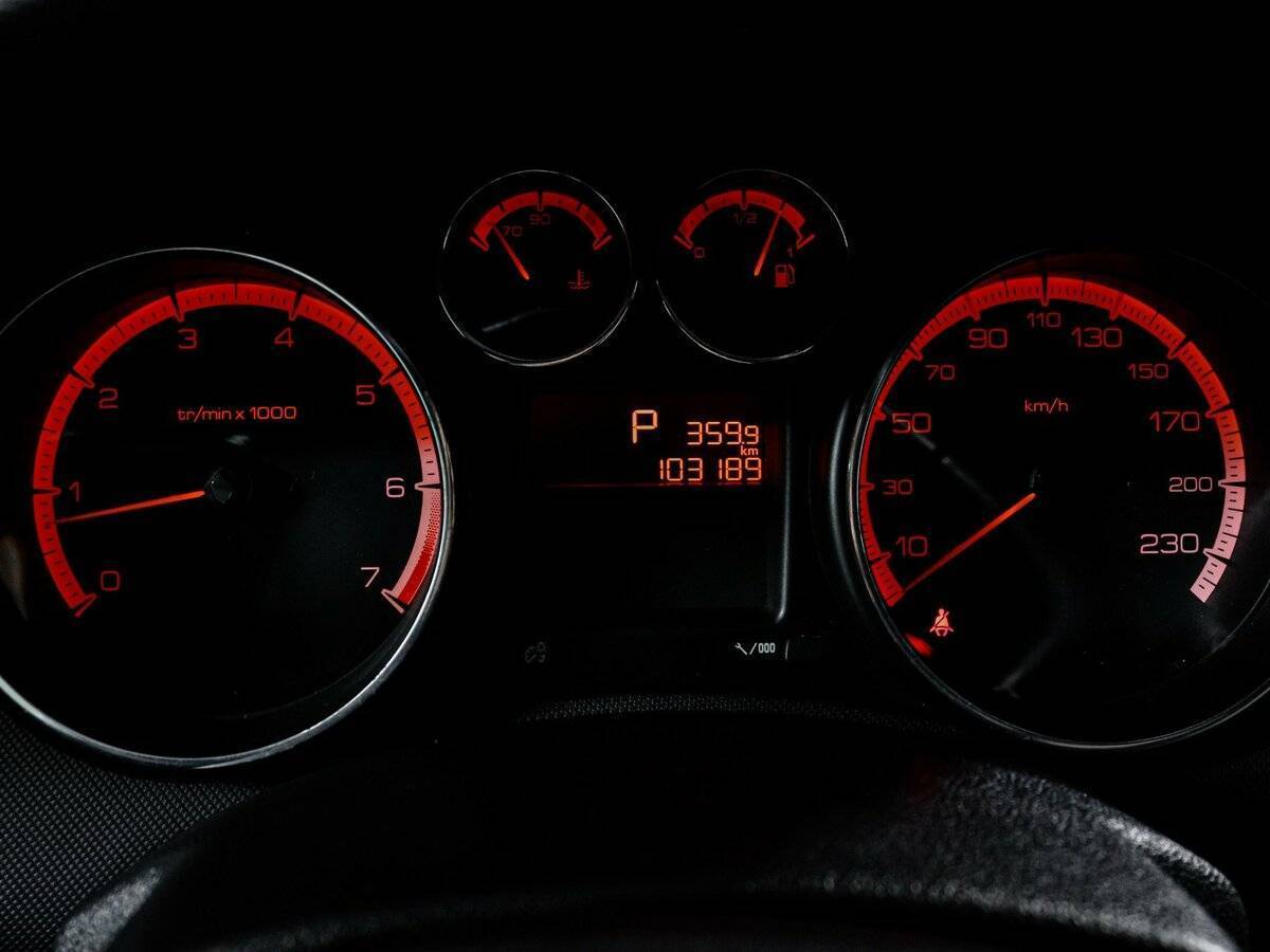 Peugeot 308 2012 года с пробегом. Фото: #10